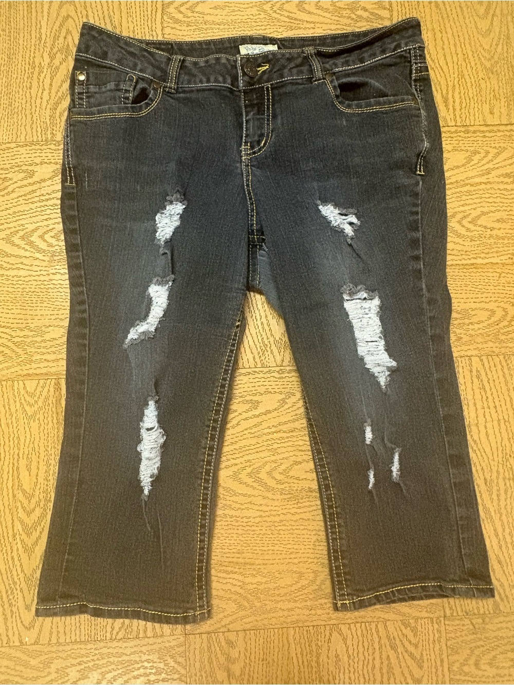 Women’s Distressed Dark Gray capri Jeans